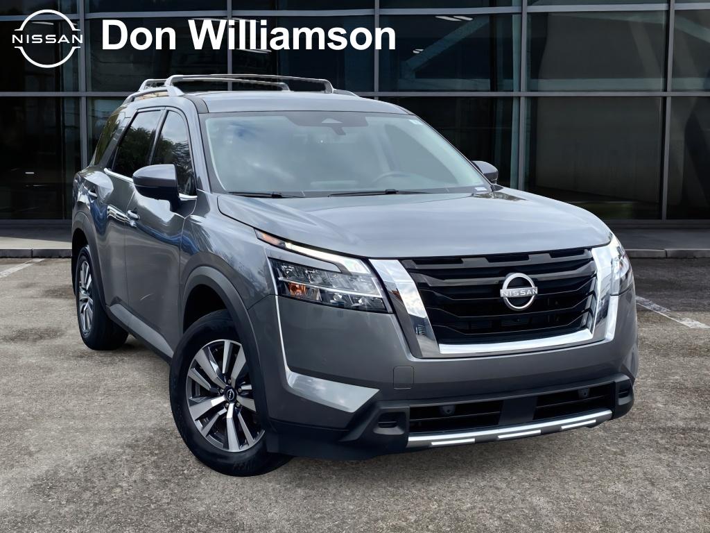 2024 Nissan Pathfinder SL's photo