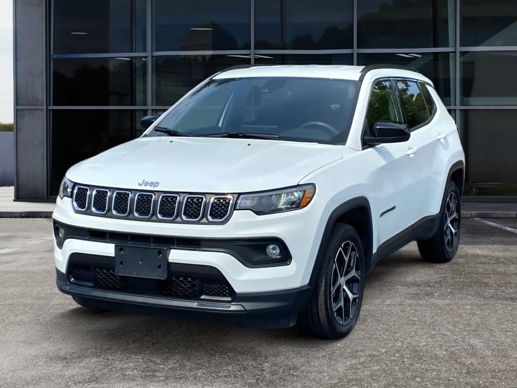2024 Jeep Compass Latitude photo 3