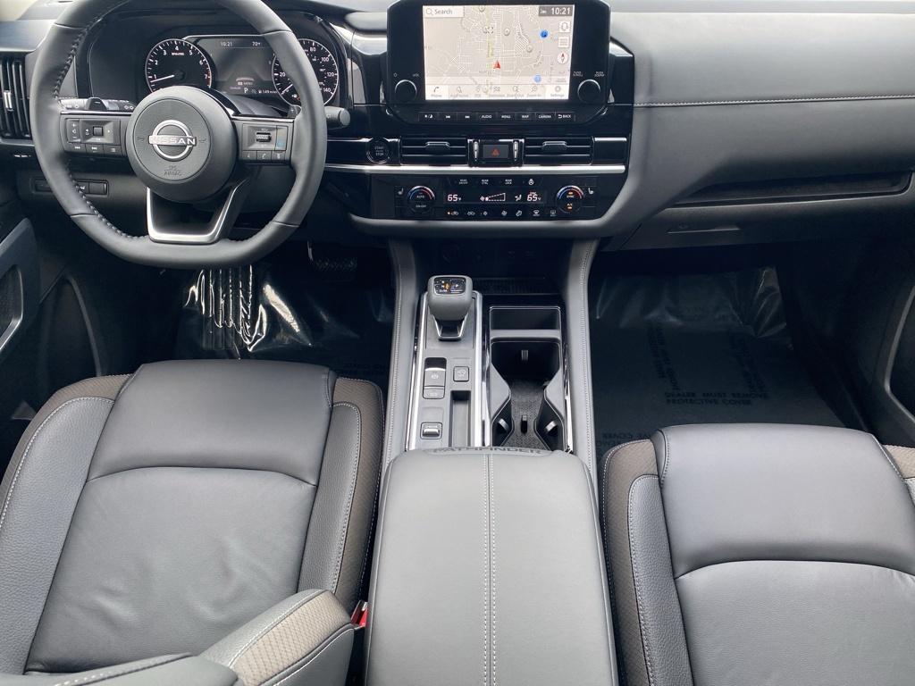 2025 Nissan Pathfinder SL photo 2
