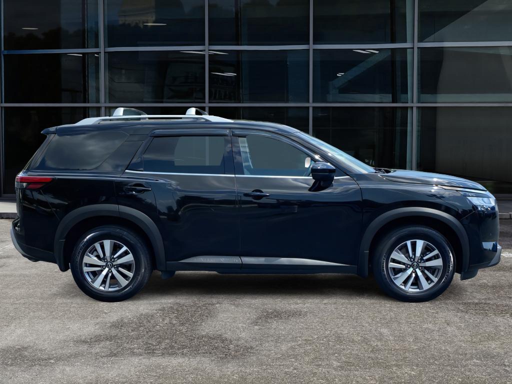 2022 Nissan Pathfinder SL photo 4