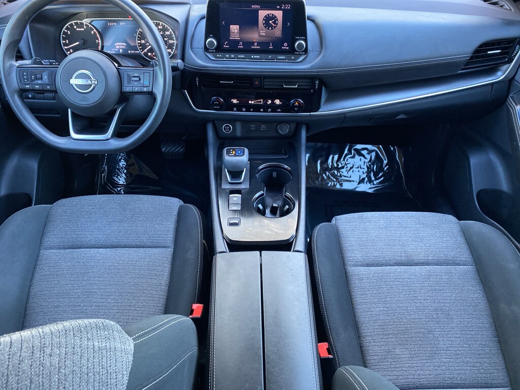 2022 Nissan Rogue SV photo 2