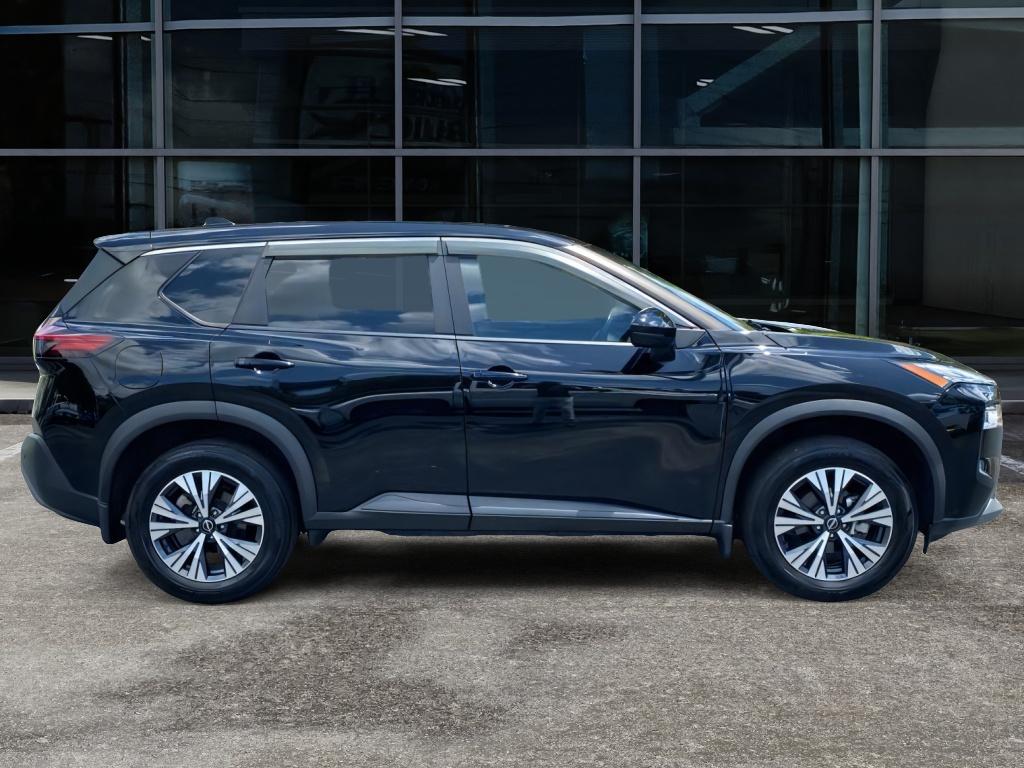 2022 Nissan Rogue SV photo 4