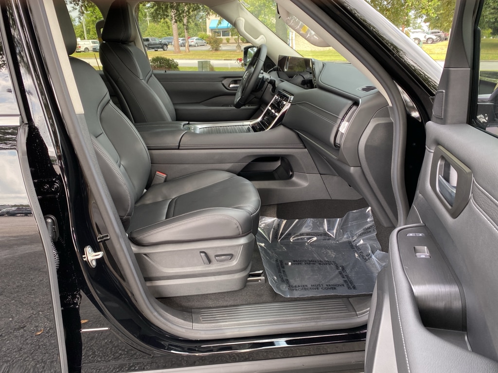 2026 Nissan Armada SV - Photo 29