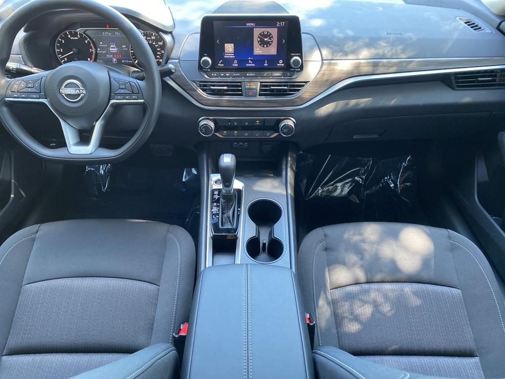 2025 Nissan Altima SV photo 2