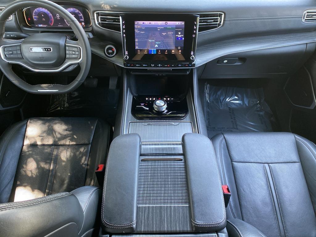 2024 Jeep Wagoneer L Series II photo 2