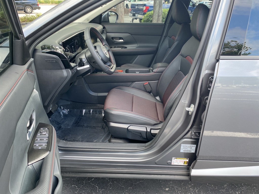 2025 Nissan Kicks SR - Photo 13
