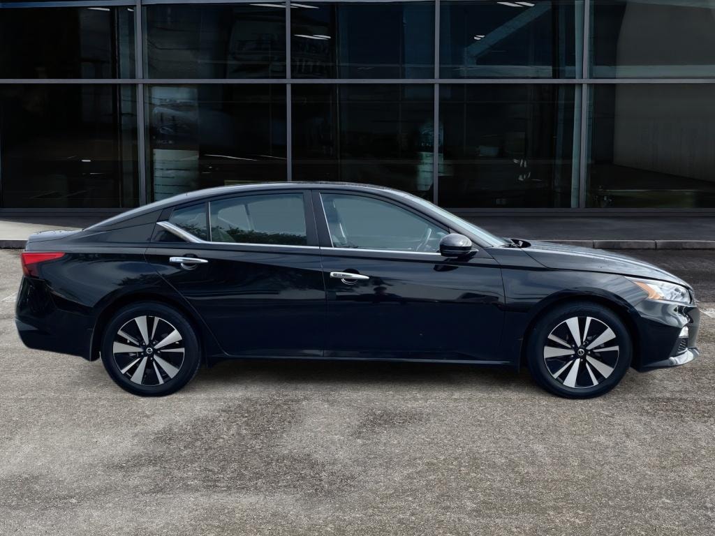 Used 2021 Nissan Altima 2.5 SV Sedan