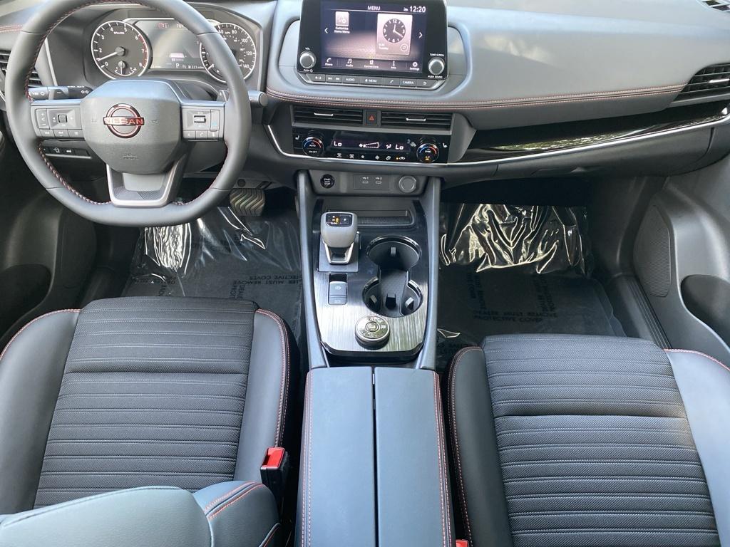 2026 Nissan Rogue SV photo 2