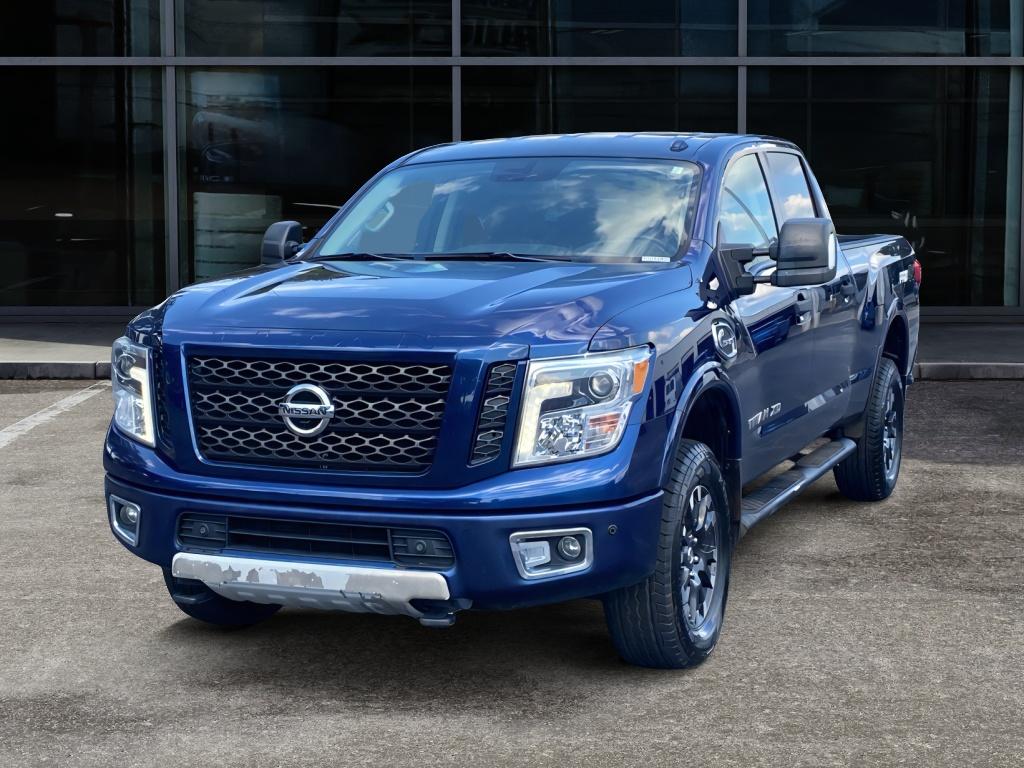 2019 Nissan Titan PRO-4X Crew Cab photo 3