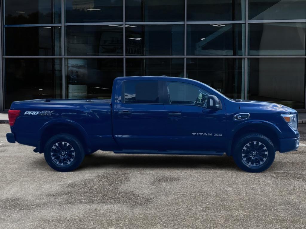 2019 Nissan Titan PRO-4X Crew Cab photo 4