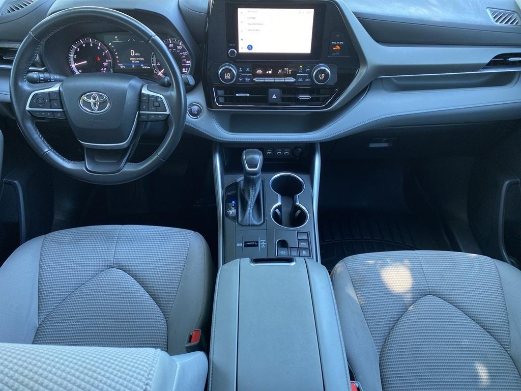 2023 Toyota Highlander LE photo 2