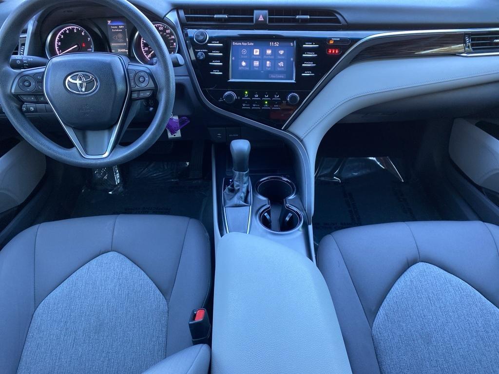 2018 Toyota Camry LE photo 2