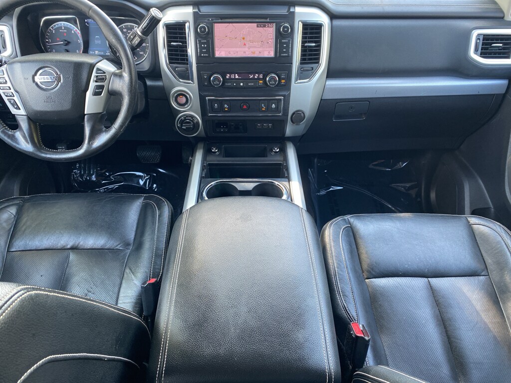 2019 Nissan Titan PRO-4X Crew Cab photo 2
