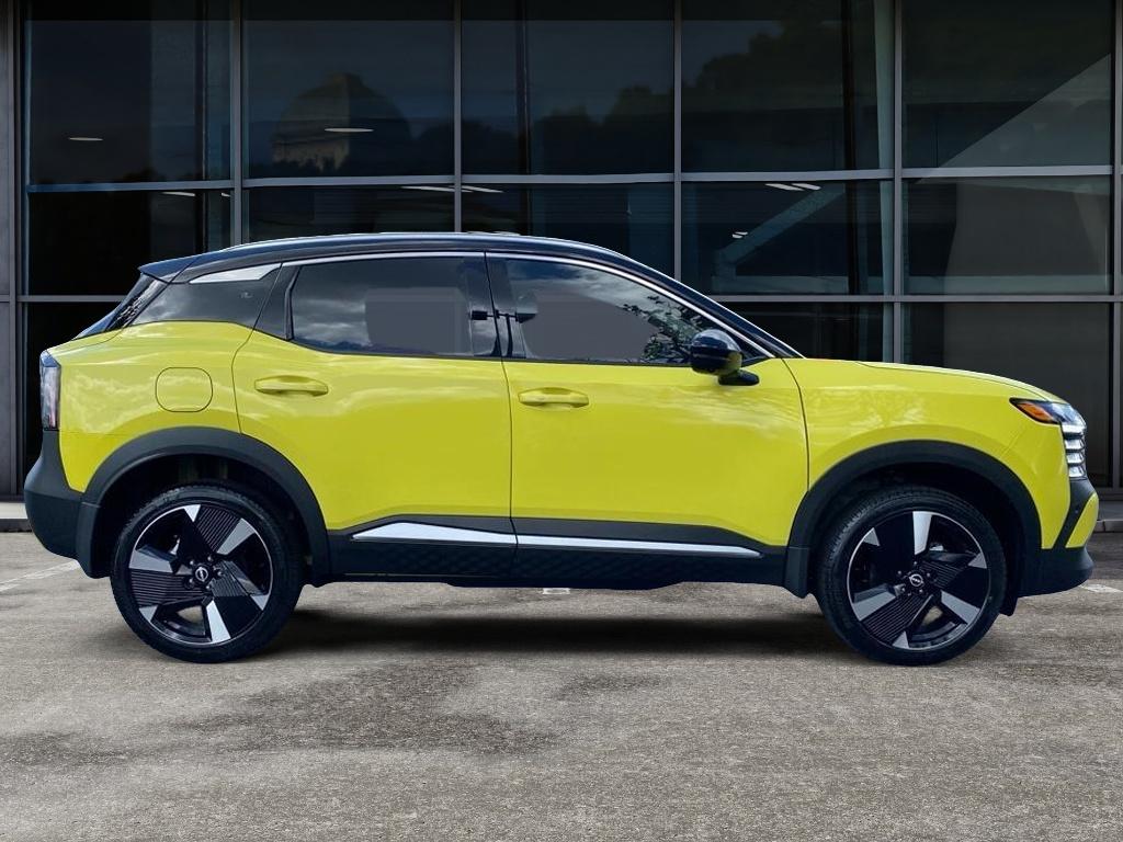 2025 Nissan Kicks SR photo 4