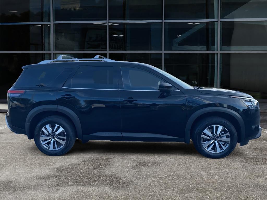 2025 Nissan Pathfinder SL photo 3