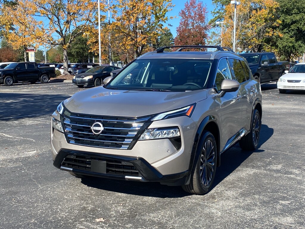 2026 Nissan Rogue Platinum photo 2