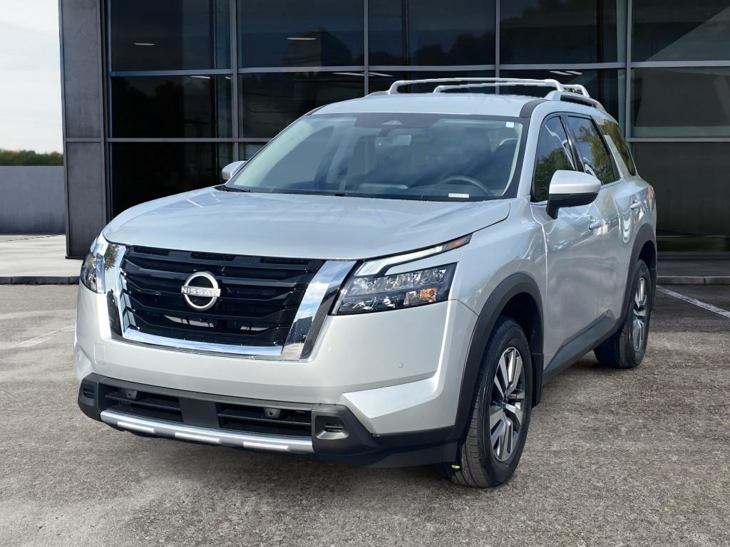 2025 Nissan Pathfinder SL photo 3