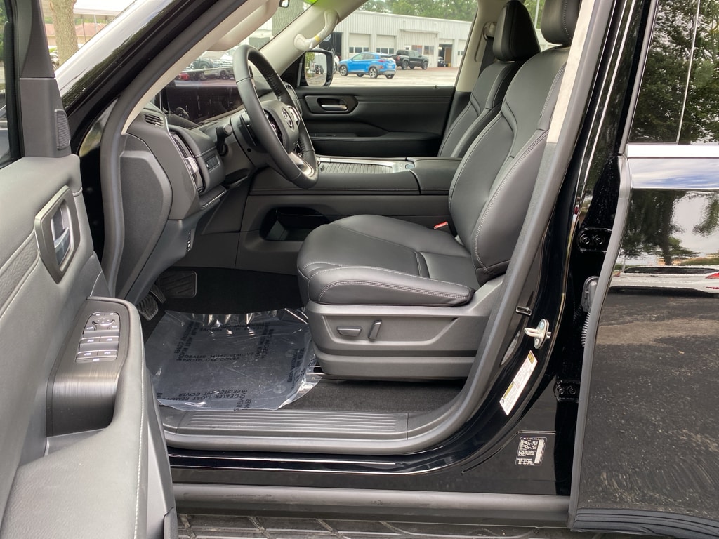 2026 Nissan Armada SV - Photo 13