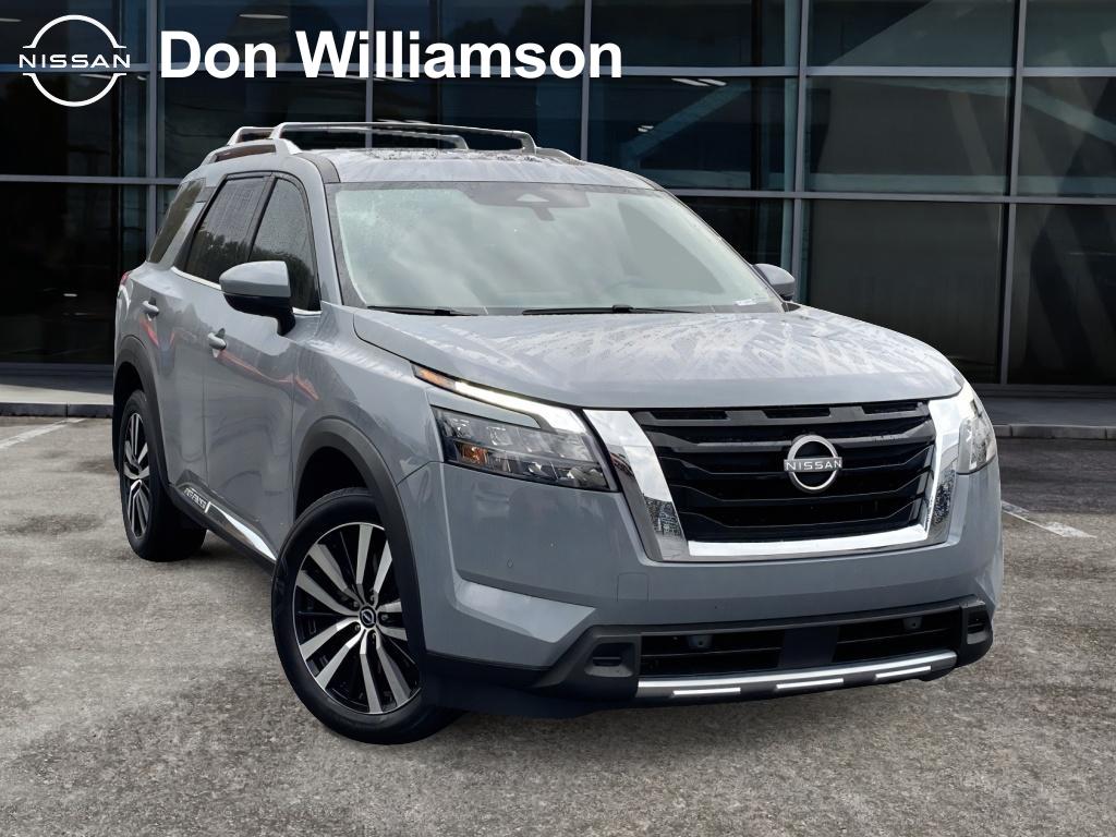 2025 Nissan Pathfinder Platinum's photo