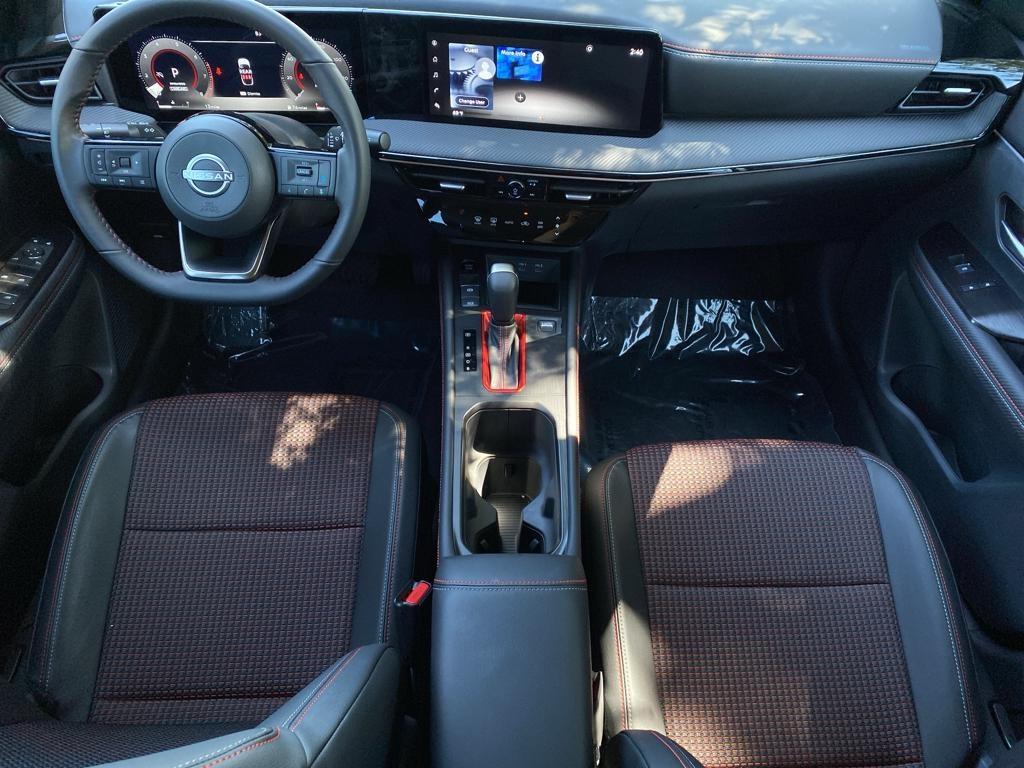 2025 Nissan Kicks SR photo 2