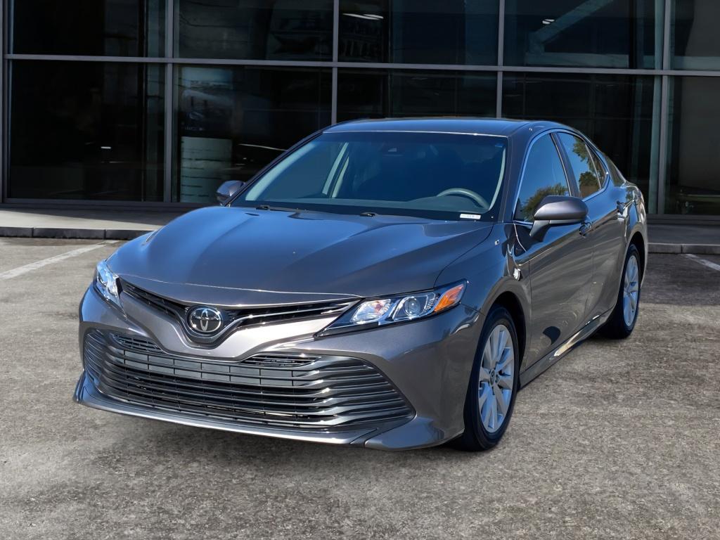 2018 Toyota Camry LE photo 3