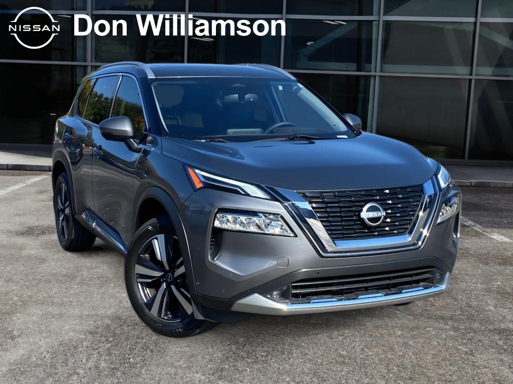 2022 Nissan Rogue Platinum's photo