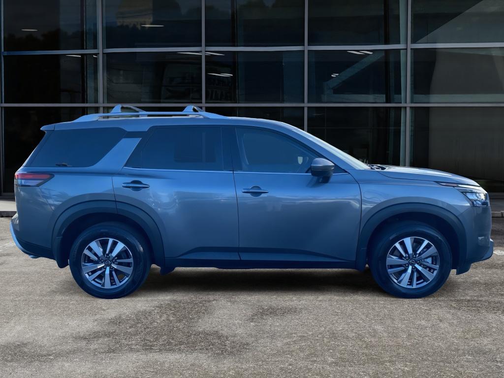 2025 Nissan Pathfinder SL photo 3