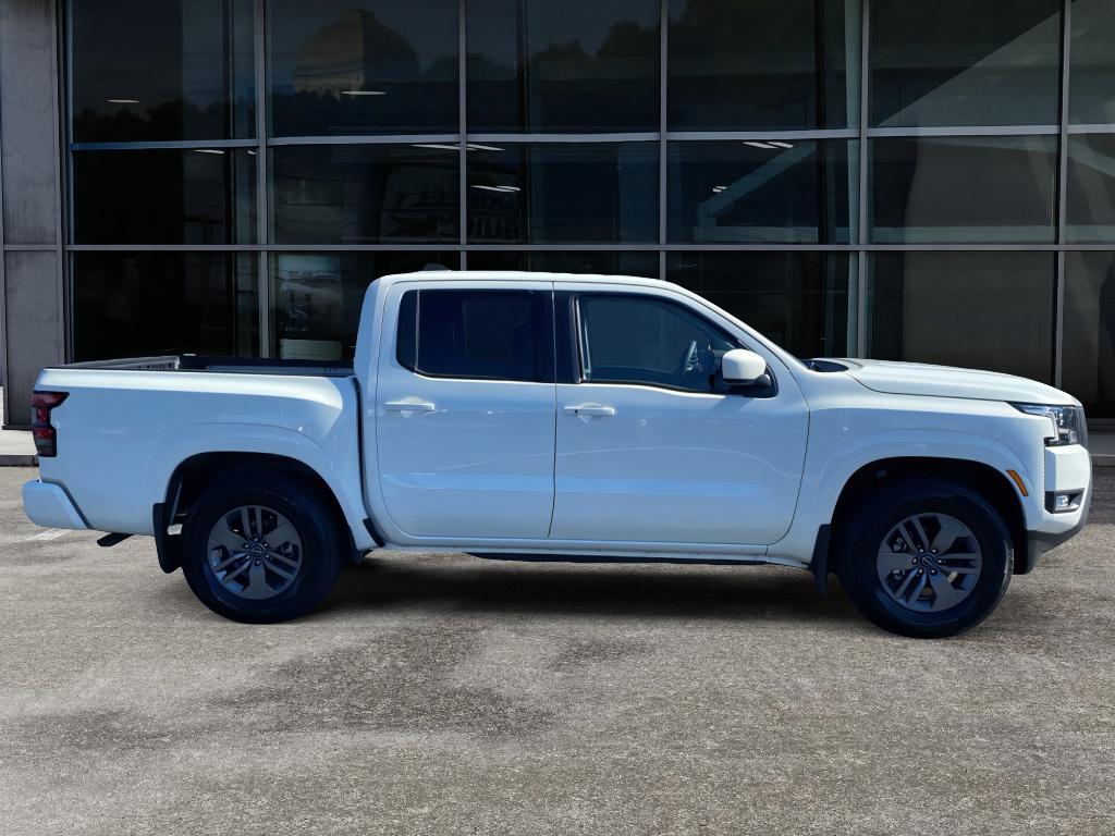 2025 Nissan Frontier SV Crew Cab photo 4