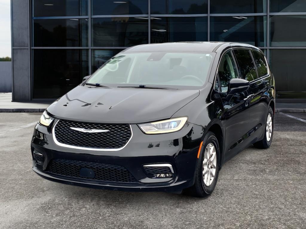 2024 Chrysler Pacifica Touring L photo 3