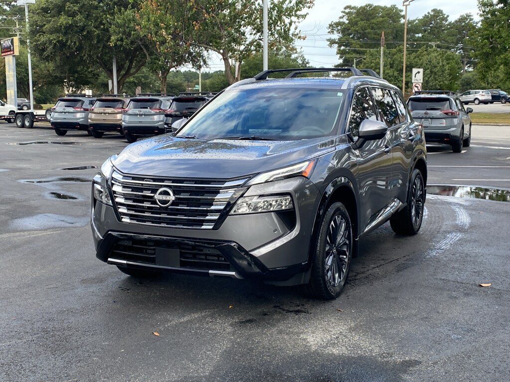 2026 Nissan Rogue Platinum photo 2