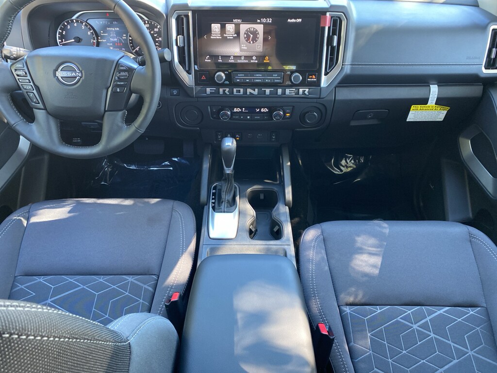 2025 Nissan Frontier SV Crew Cab photo 2