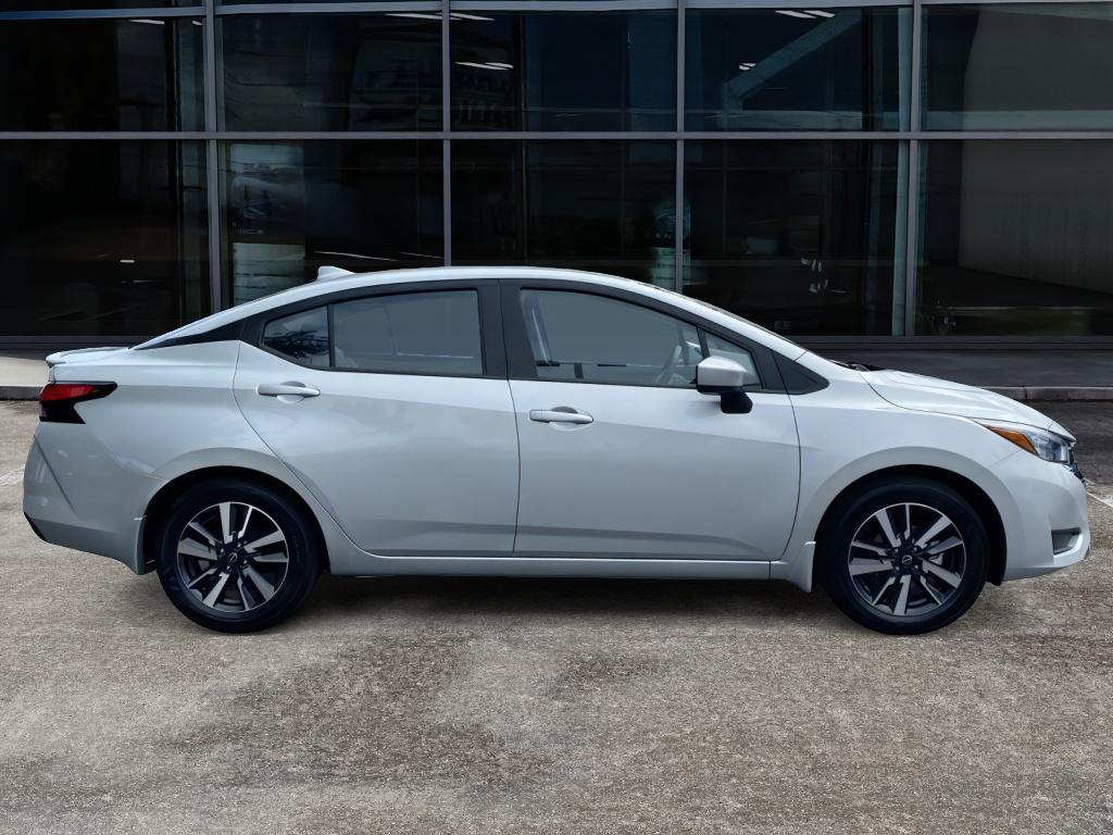 2025 Nissan Versa SV photo 4