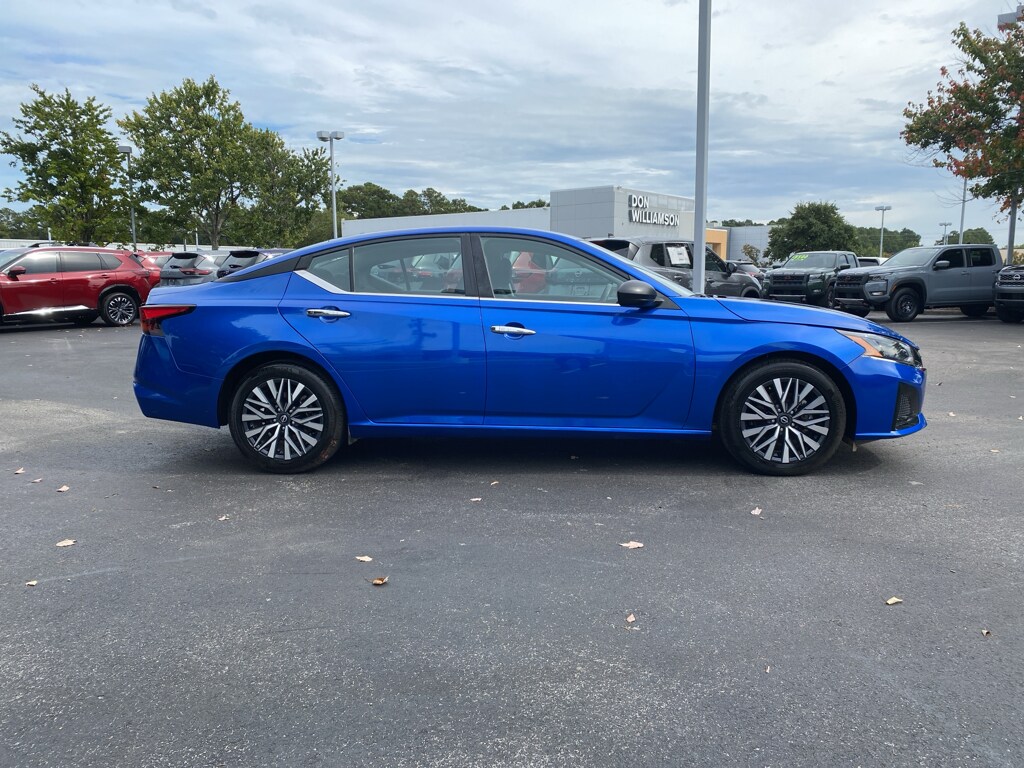 2025 Nissan Altima SV photo 3
