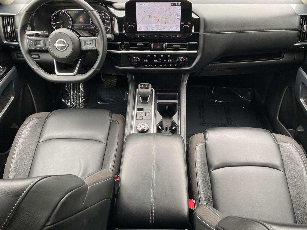 2025 Nissan Pathfinder SL photo 2