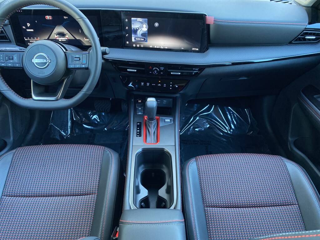 2026 Nissan Kicks SR photo 2