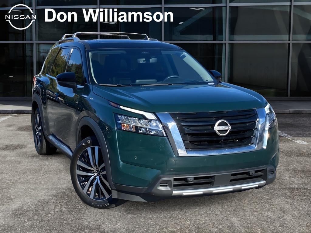 2024 Nissan Pathfinder Platinum's photo