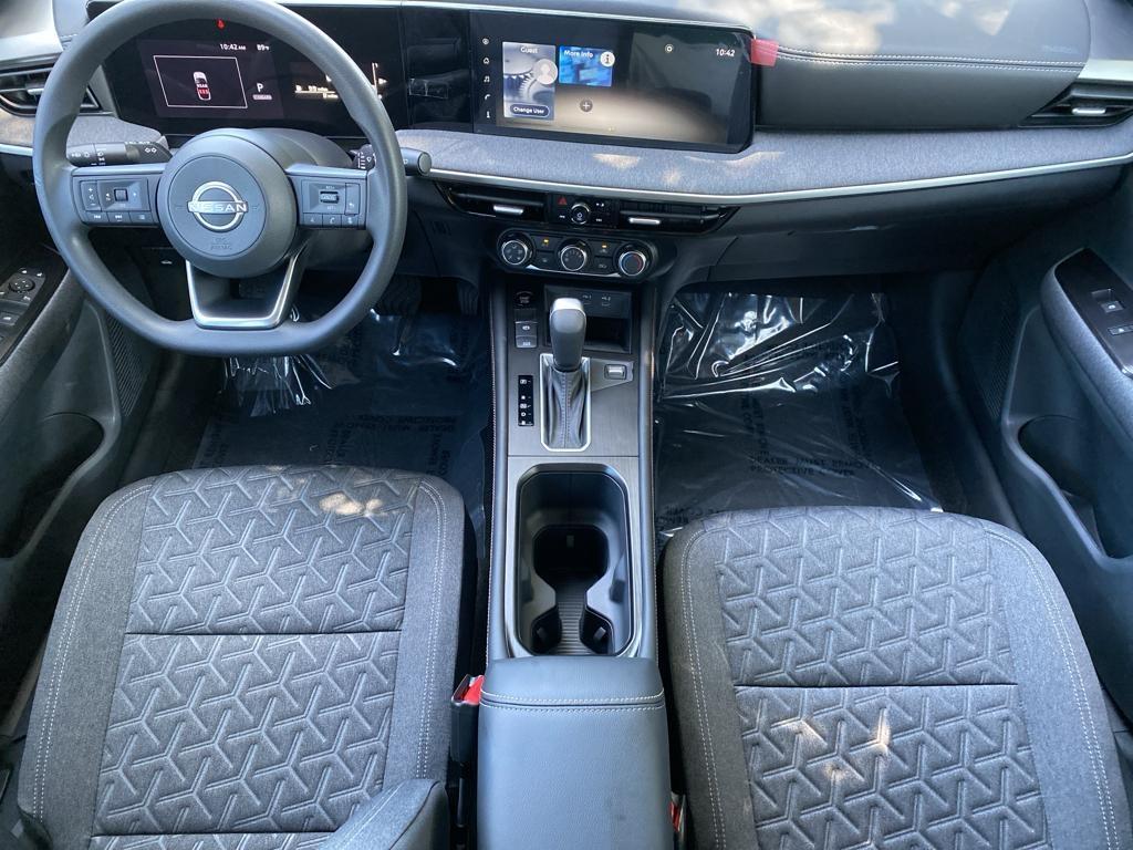 2025 Nissan Kicks SV photo 2