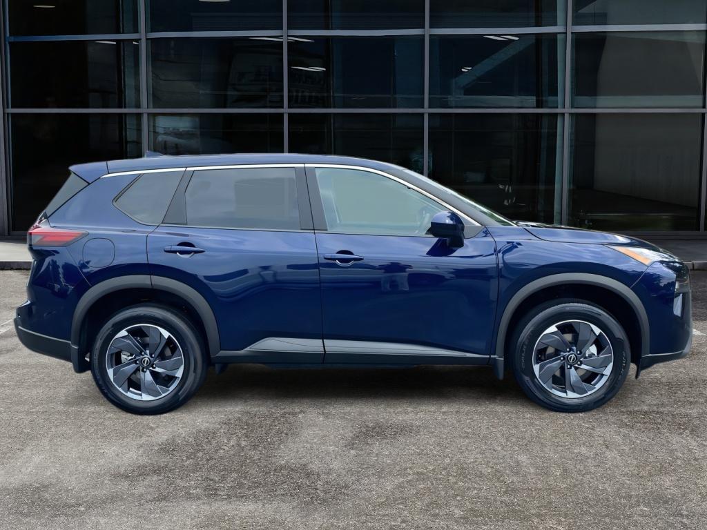 2026 Nissan Rogue SV photo 2