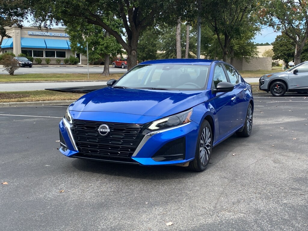 2025 Nissan Altima SV photo 2