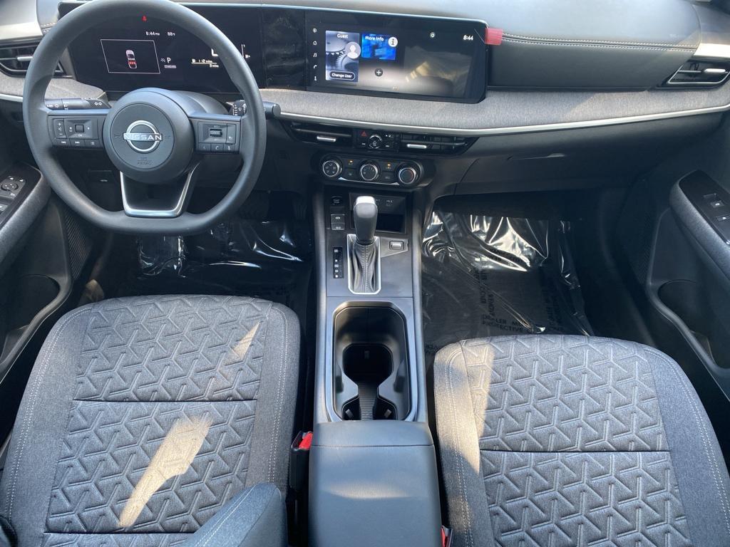 2025 Nissan Kicks SV photo 2