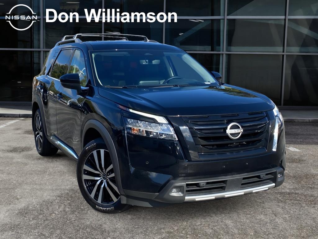 2023 Nissan Pathfinder Platinum's photo