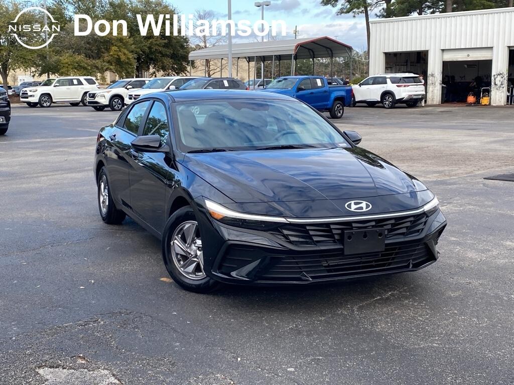 Certified 2025 Hyundai Elantra SE Sedan