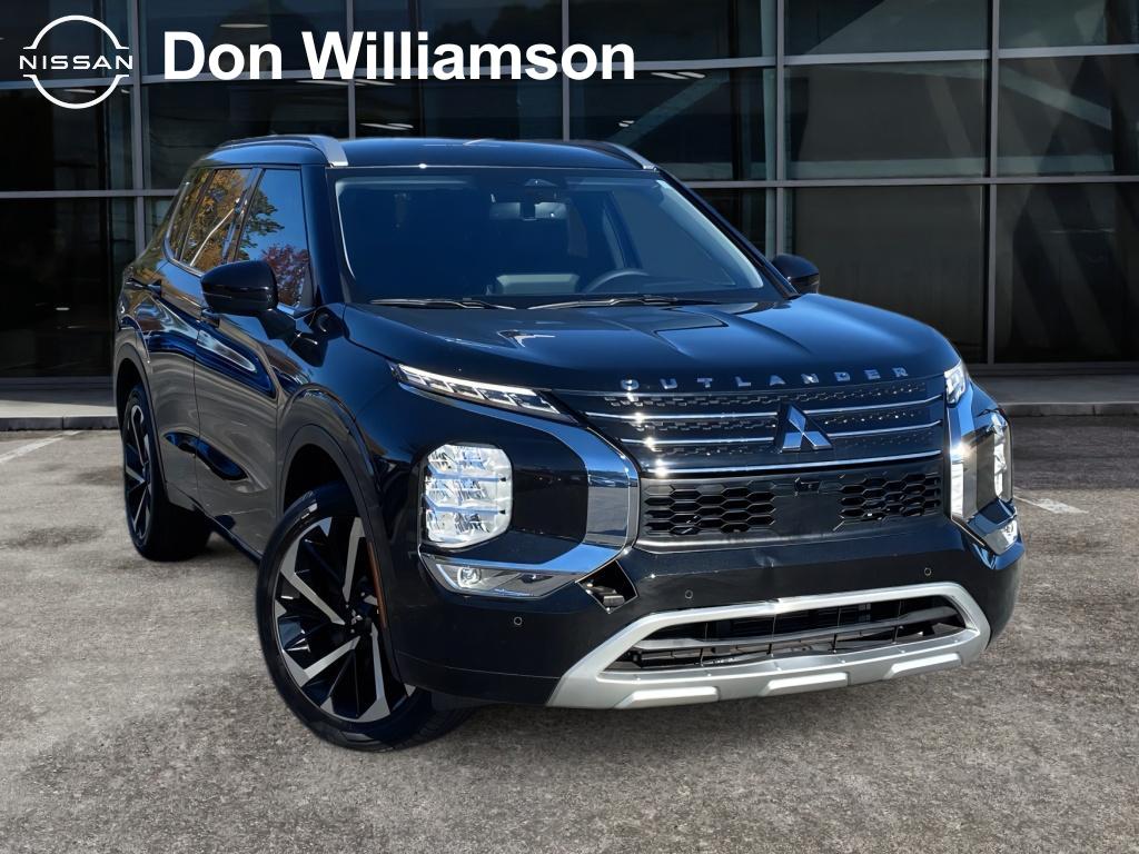 2024 Mitsubishi Outlander SEL's photo