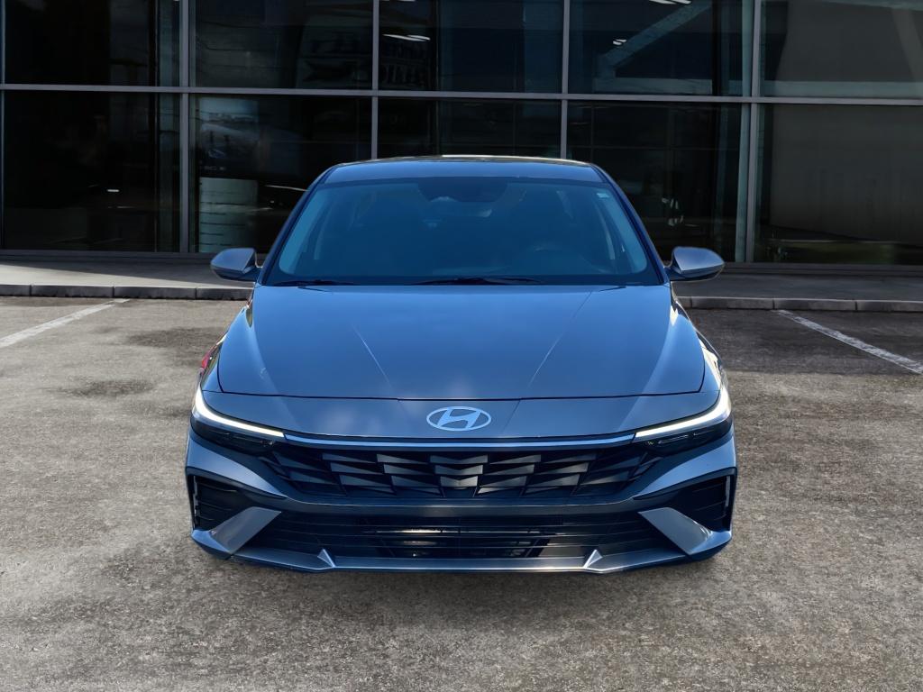 2024 Hyundai Elantra SEL photo 3