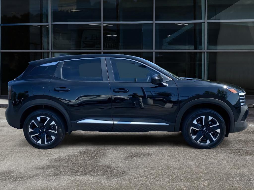 2025 Nissan Kicks SV photo 4