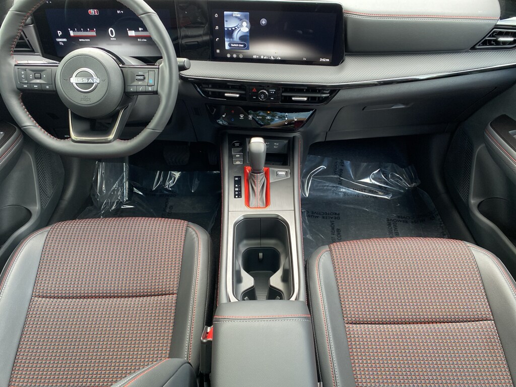 2026 Nissan Kicks SR photo 2