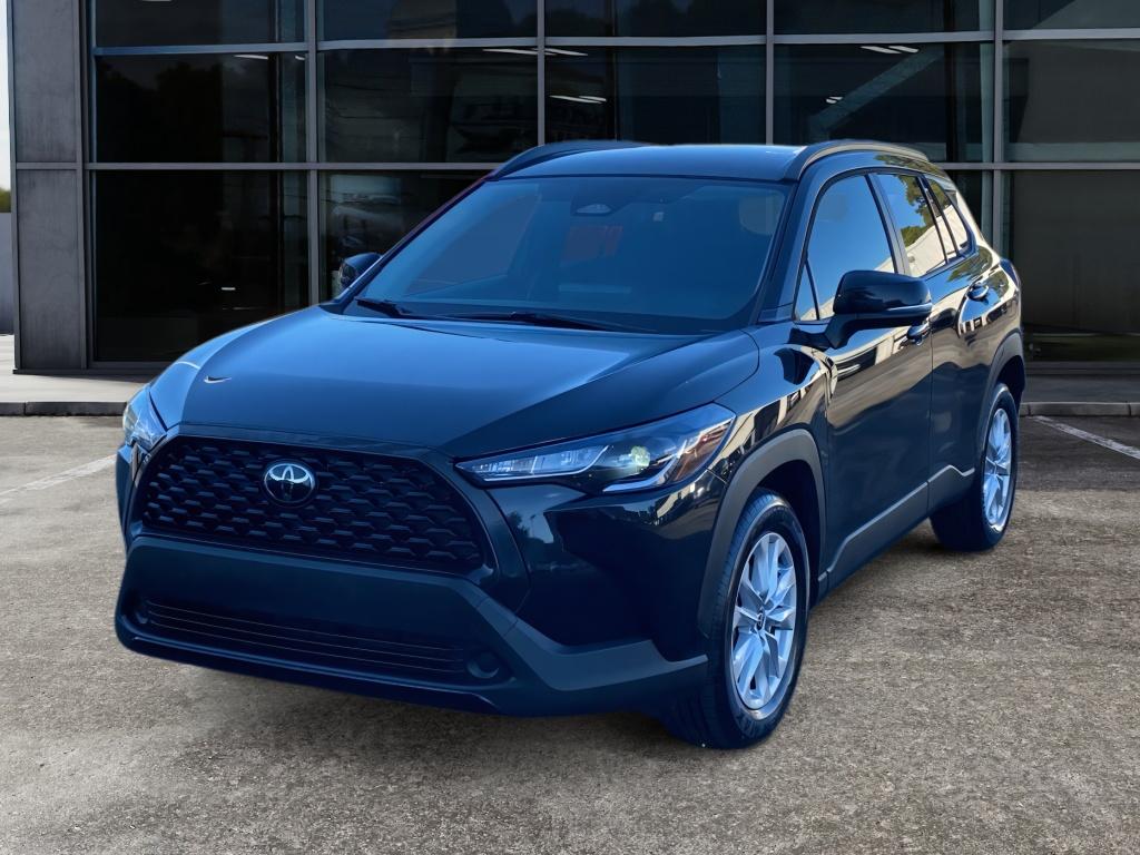 2023 Toyota Corolla Cross LE photo 3