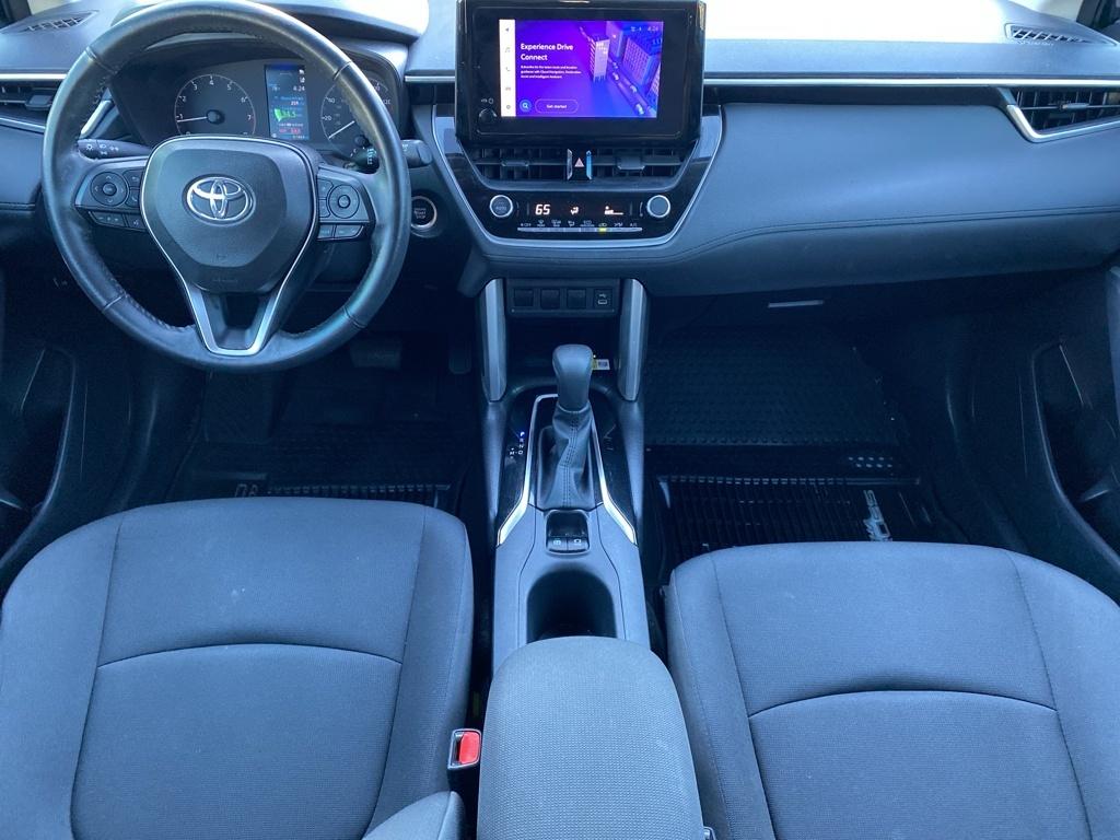 2023 Toyota Corolla Cross LE photo 2