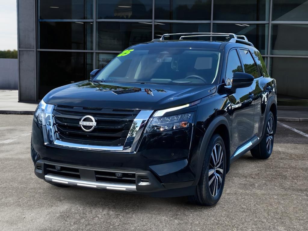 2025 Nissan Pathfinder Platinum photo 3