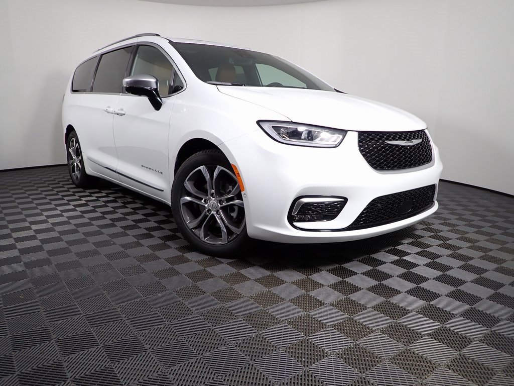 2026 Chrysler Pacifica Pinnacle's photo